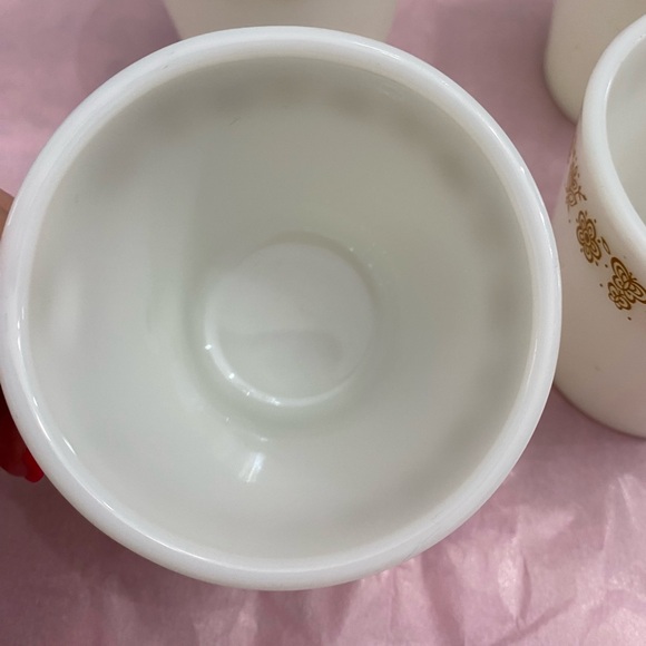 VINTAGE 1970’S SET OF 4 PYREX MILK GLASS MUGS WITH BUTTERFLY PATTERN D HANDLES - Picture 2 of 14